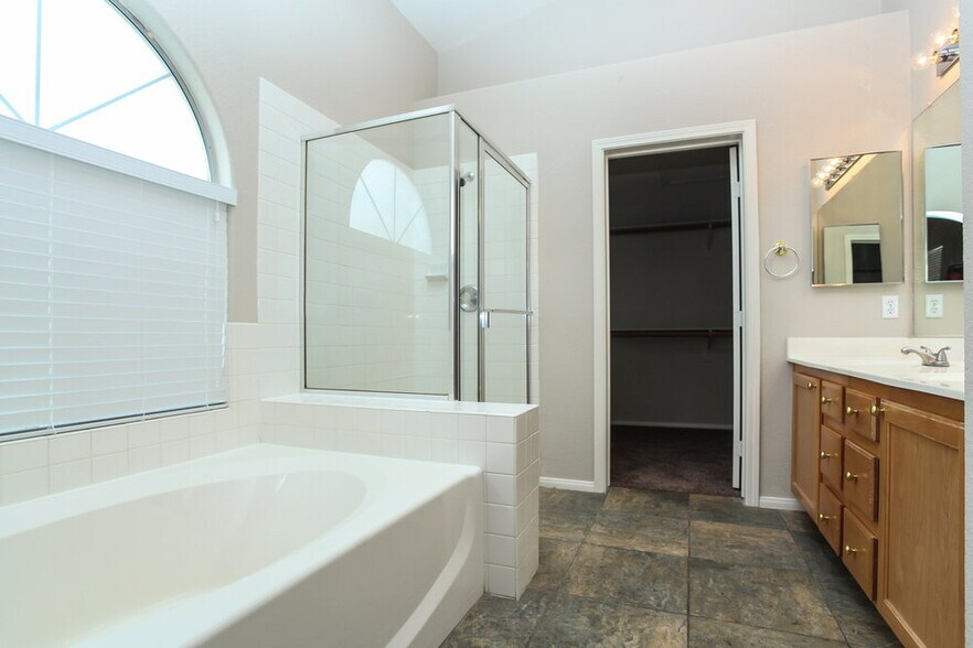 Building Photo - 6364 Gentlewood Ave