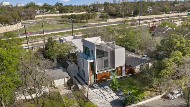 Building Photo - 2411 Winsted Ln