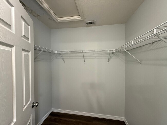 Building Photo - Pensacola - Springfield - 3 bedroom, 2 bathroom