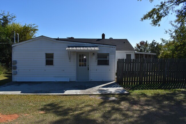 Building Photo - 1006 Red Bird Rd