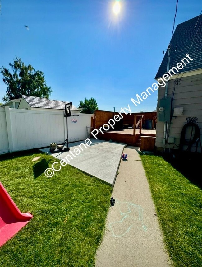 Building Photo - 3 bedroom 2 bathroom house on the flats