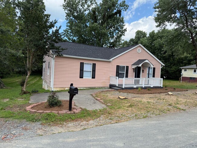 Building Photo - 1103 Cayuga St