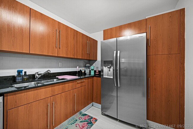 Building Photo - 3001 S Ocean Dr