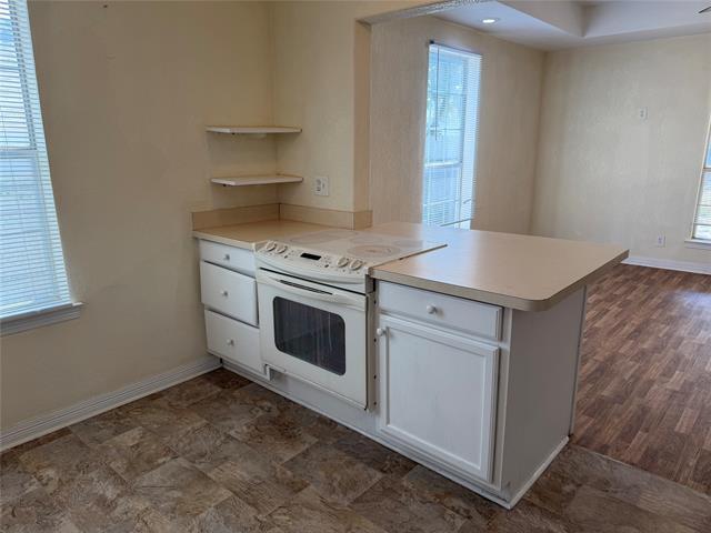 Building Photo - 1402 N Commerce St