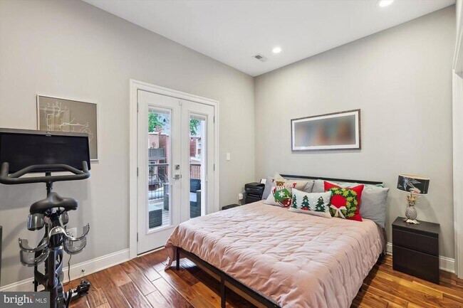 Building Photo - 141 T St NW