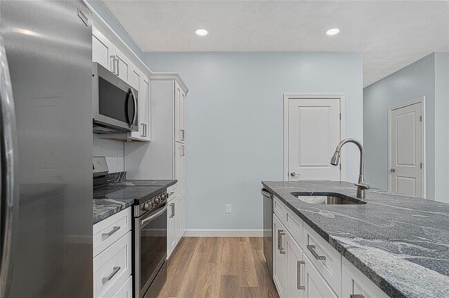 Building Photo - 45 Windsor Rd