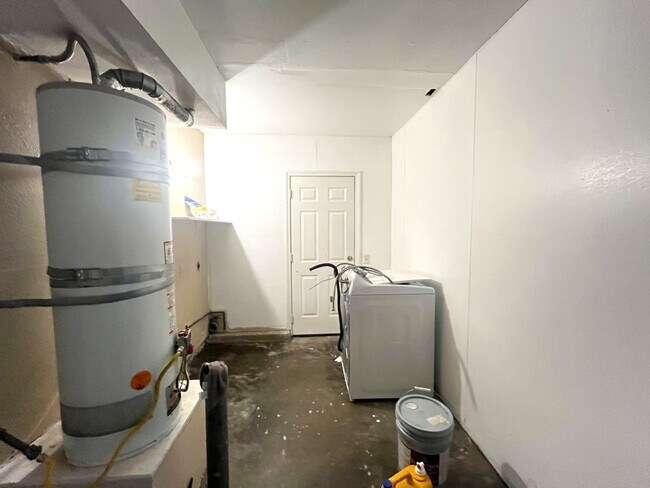 Building Photo - 3 bed, 2.5 bath located in Corona, CA!