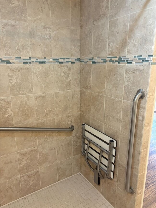 Building Photo - Felida 4 Bedroom with ADA bathroom