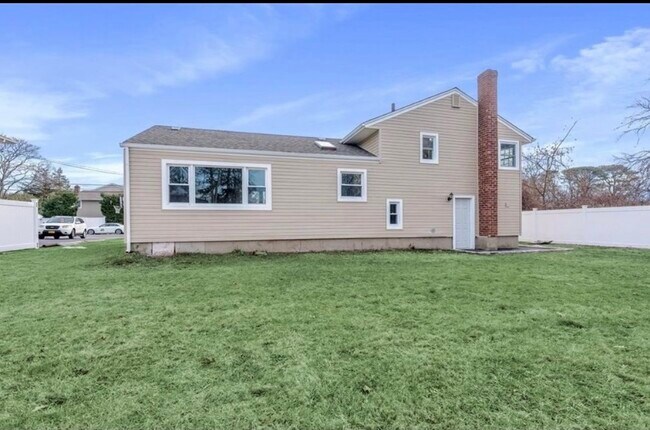 Building Photo - 750 Tanglewood Rd