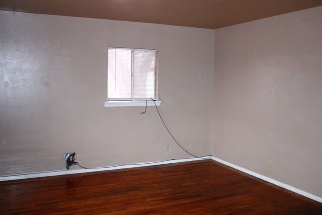 Building Photo - Located in Canyon 2/1 Owner pays water 1/2 OFF 1ST MONTHS RENT!!