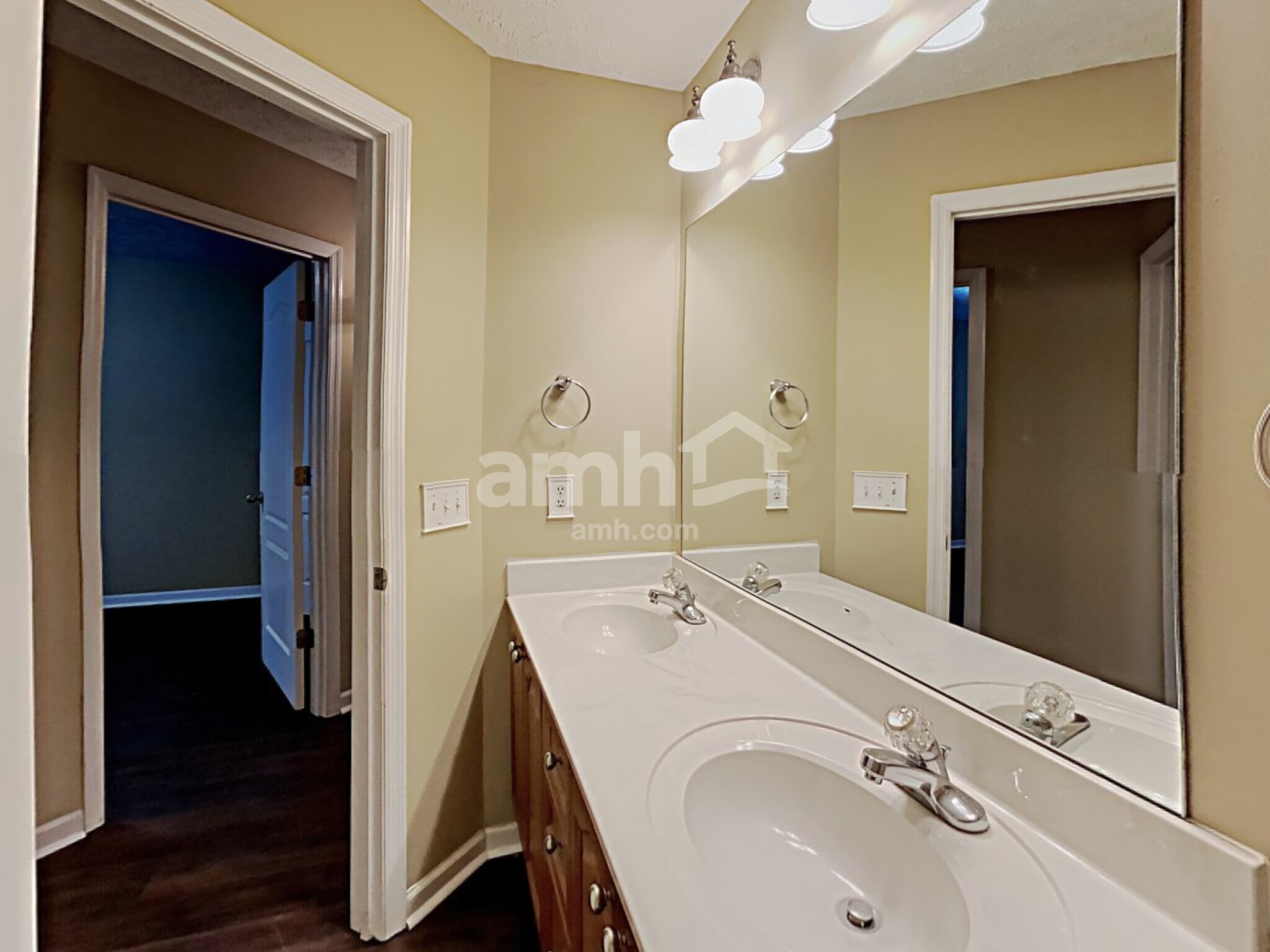 Building Photo - 1642 Zurich Dr