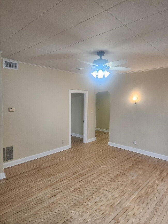 Building Photo - 2122 Rusk St