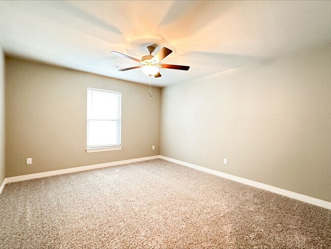 Building Photo - 2067 N Penelope Ln