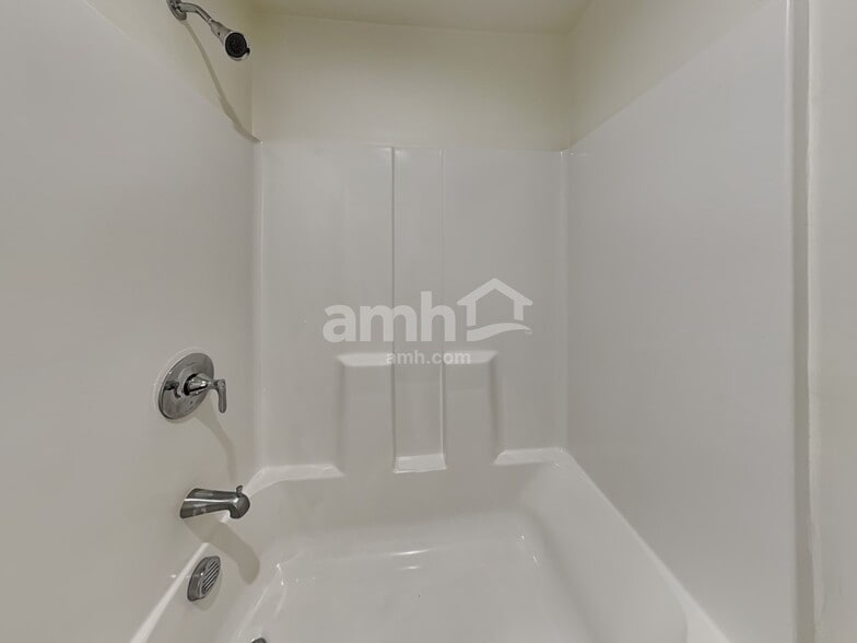 Building Photo - 721 Woodall Rd