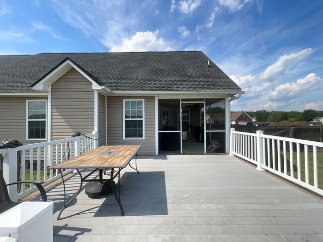 Building Photo - 223 Victory Dr