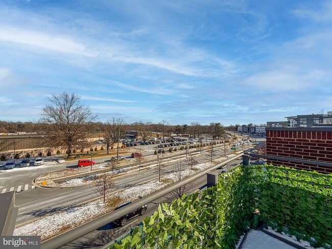 Building Photo - 16560 Crabbs Branch Way