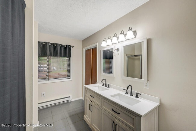 Building Photo - 300 Lake Rd