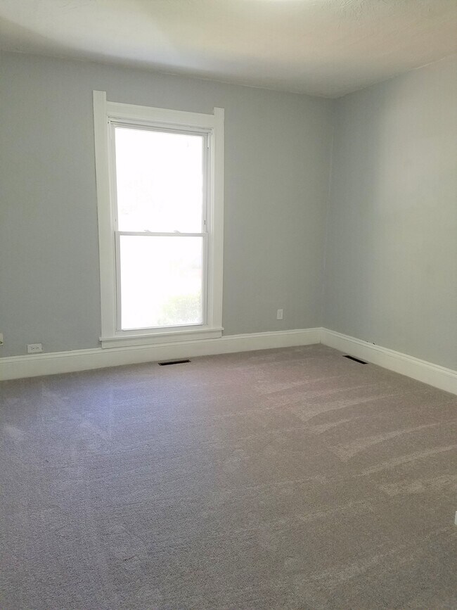 Building Photo - 618 Cottage Ave