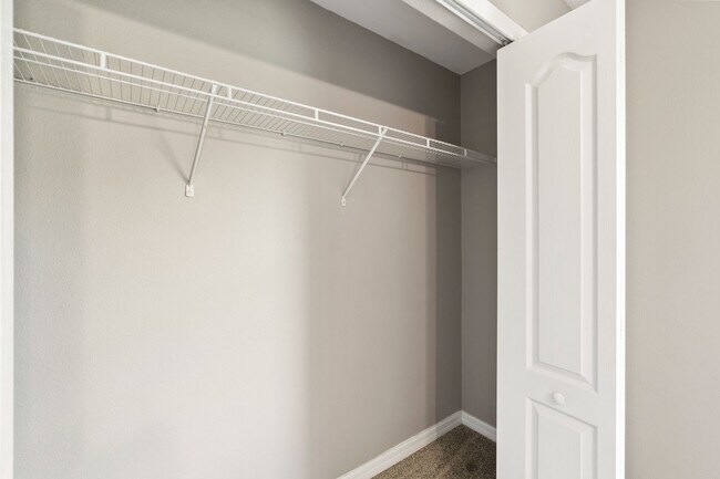 Building Photo - 4/2.5 Town Home w/ Loft and Office in Harr...