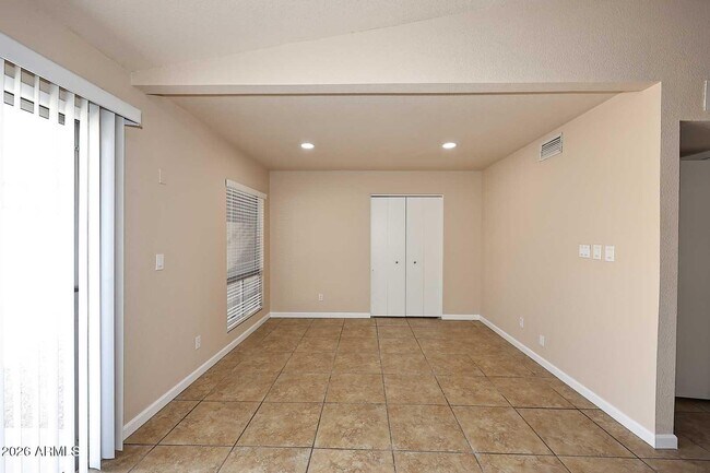 Building Photo - 5138 W Vogel Ave