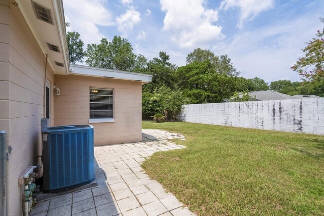 Building Photo - 1040 Dorado Dr