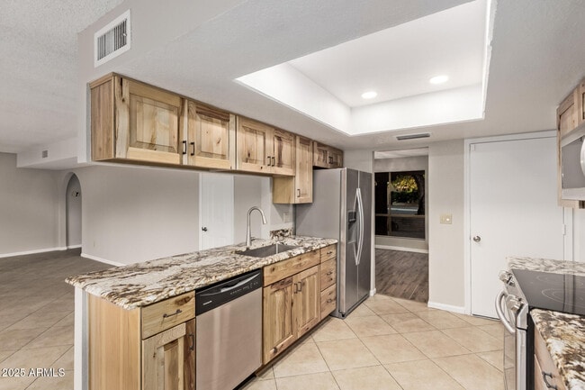 Building Photo - 4912 E Ludlow Dr