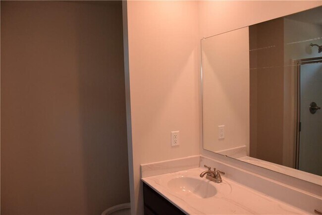 Building Photo - 549 Ruths Dr