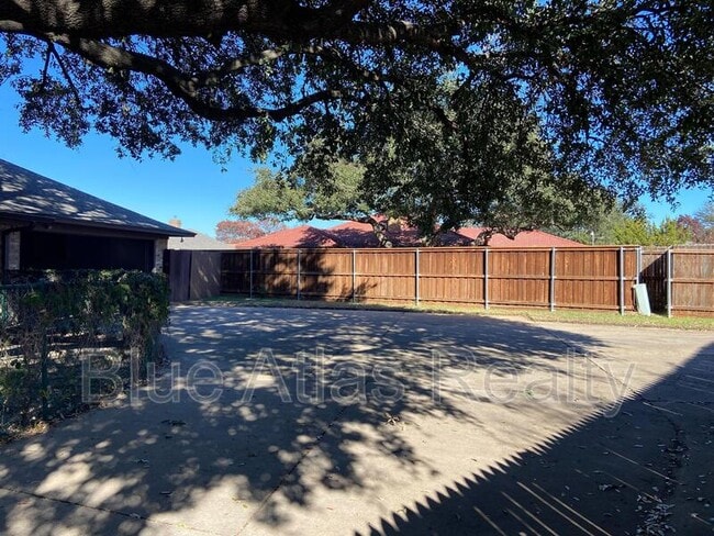 Building Photo - 4854 Starcrest Ct