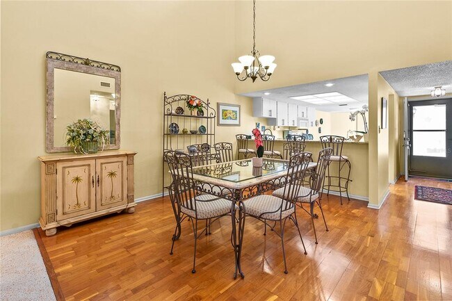 Building Photo - 4660 La Jolla Dr