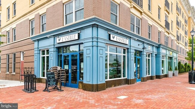 Building Photo - 1808 W Abingdon Dr