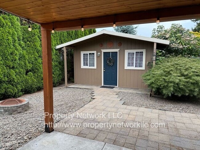 Building Photo - Outstanding 3 Bedroom Fairview Home