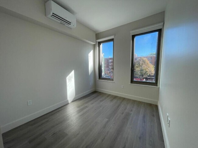 Primary Photo - 1 bedroom in Brooklyn NY 11222