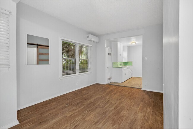 Building Photo - 521 Olive Ave