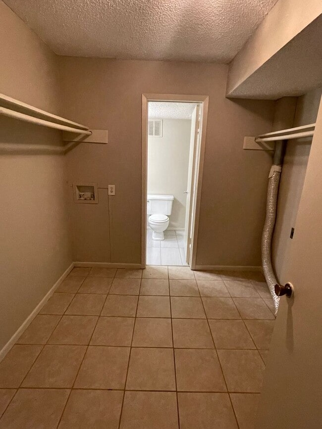 Building Photo - 2BD/2BA Condo located on the Germantown/Memphis Line!