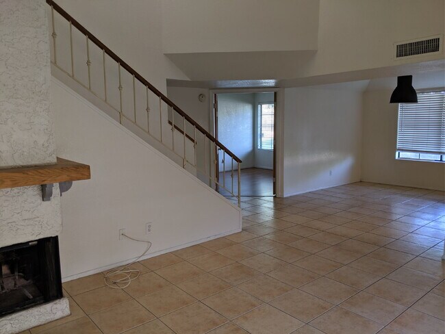 Building Photo - 3 Bedroom 2 Bathroom Close to ASU! $1,999 ...