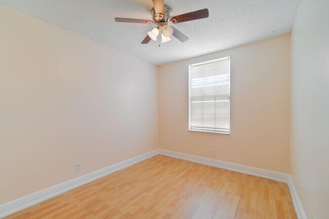 Building Photo - 14 Misty Meadow Dr