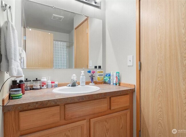 Building Photo - 2296 James Cir