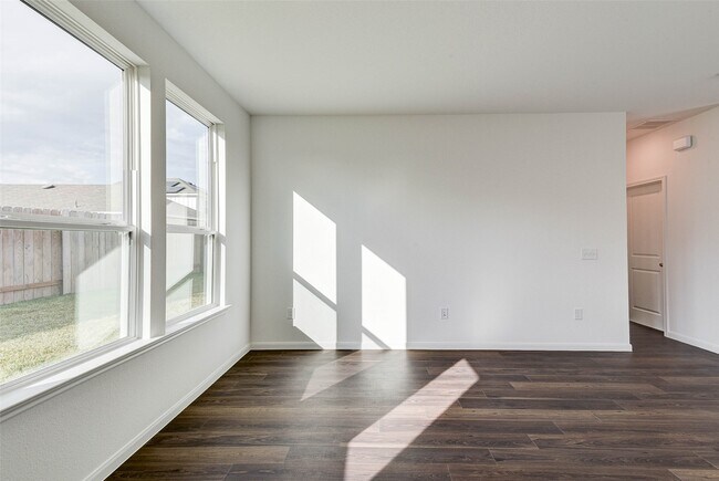 Building Photo - 25821 Hedgerow Dr