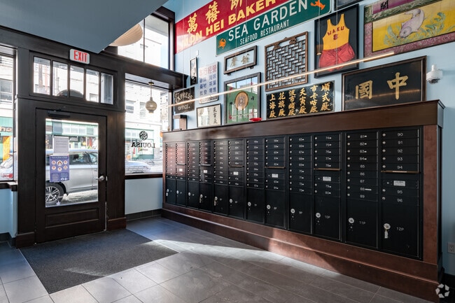 Lobby - Louisa Hotel