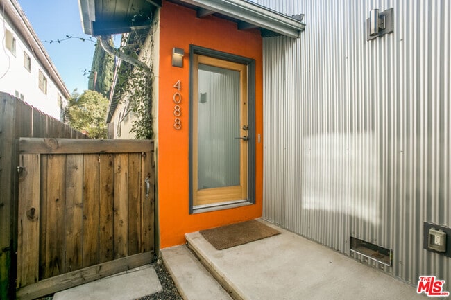 Building Photo - 4088 Redwood Ave