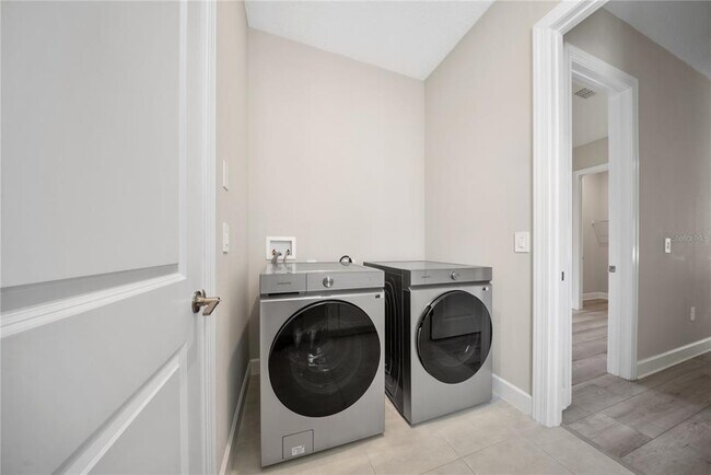 Building Photo - 10199 Brocksport Cir