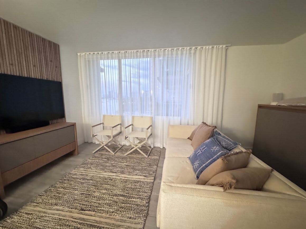 Building Photo - 1000 West Ave