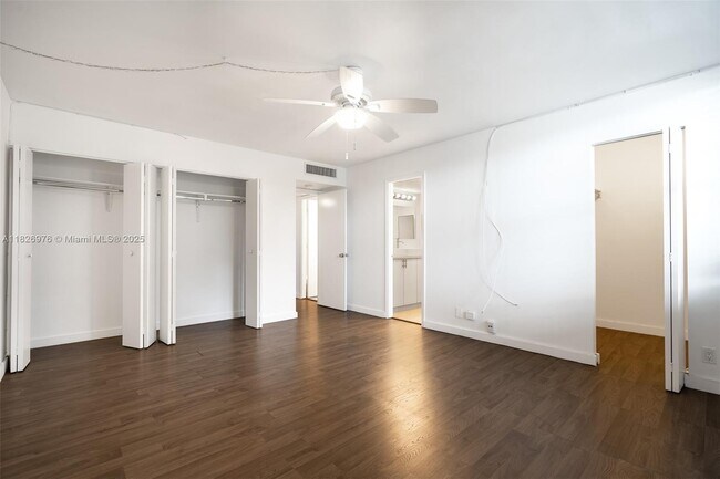 Building Photo - 20350 W Country Club Dr