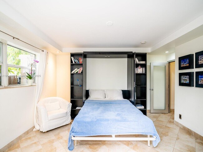 Building Photo - 1127 Meridian Ave