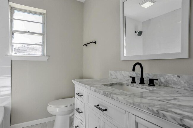 Building Photo - 3014 Northridge Dr
