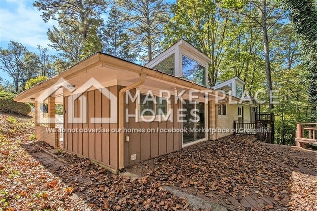 Building Photo - 2542 Melinda Dr NE