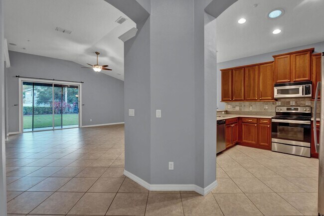 Building Photo - 10029 Silk Grass Dr