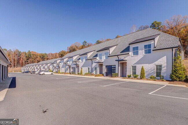 Building Photo - 93 Chateau Dr SE