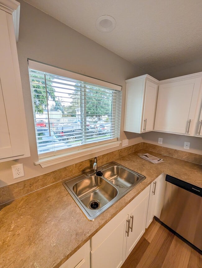 Building Photo - 5623 SE 84th Ave