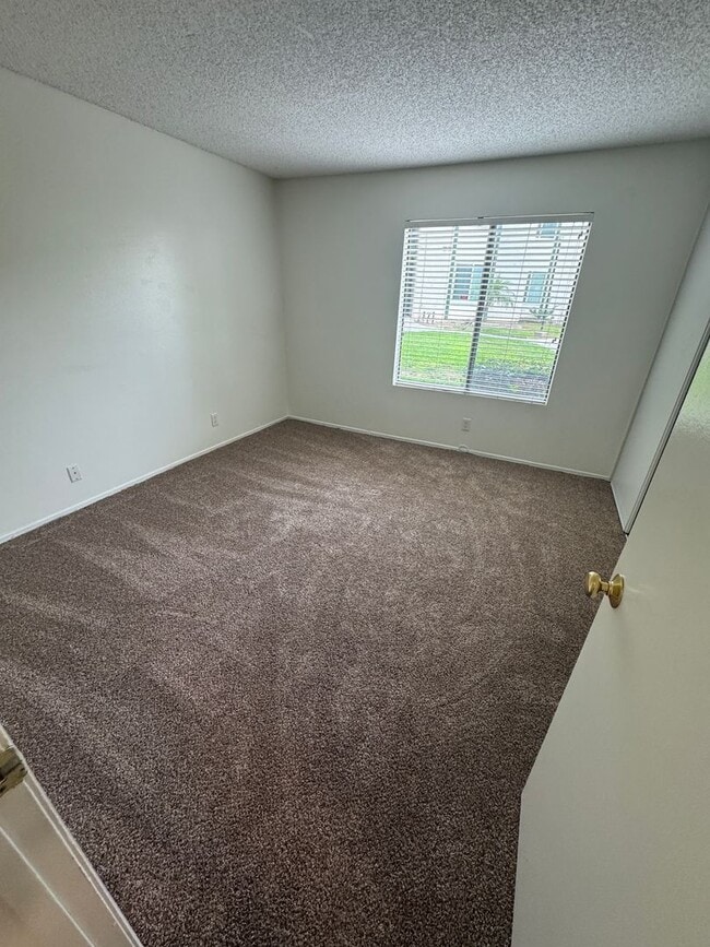 Building Photo - Resort-Style Condo Living with Pool Access & Community Amenities